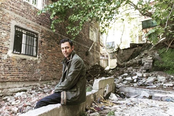 Nejat İşler alkolü fazla kaçırdı! Sevgilisiyle öpüşürken yakalandı! - Resim: 1