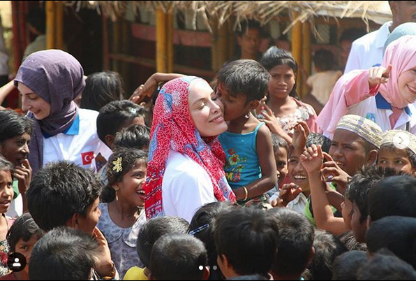 Gamze Özçelik'ten duygulandıran Sudan paylaşımı! - Resim: 3