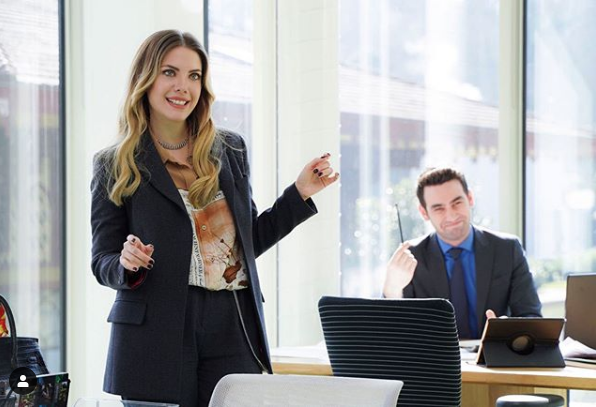 FOX TV Yasak Elma yıldızı Eda Ece'nin Koronavirüs çıkışı! Setler devam ediyor - Resim: 1