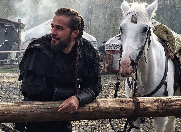 Engin Altan Düzyatan'ın Diriliş Ertuğrul kazancı dudak uçuklattı - Resim: 1