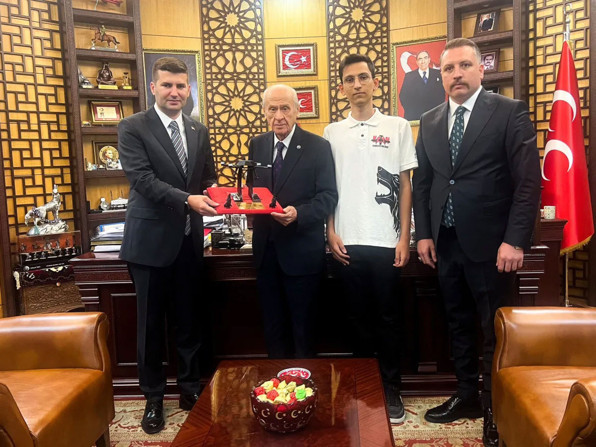 Bahçeli, Ülkü Ocakları'nın ürettiği İHA'nın adını TÜRKHAN koydu - Resim: 0