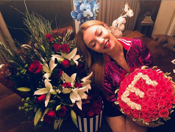 Ece Seçkin araba sürerken rap söyledi herkesin dikkatini bakın ne çekti - Resim: 2