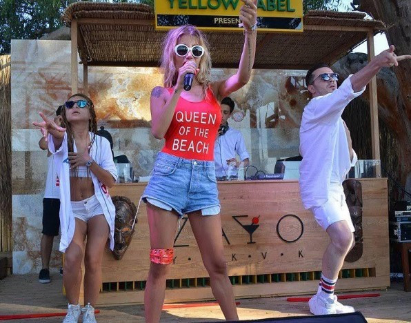 İrem Derici sıcaktan bunaldı bakın soluğu nerede aldı! - Resim: 1