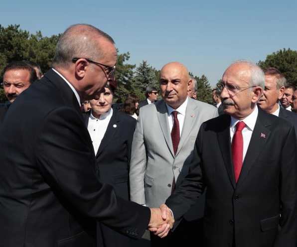 30 Ağustos töreninde dikkat çeken kare! Erdoğan-Kılıçdaroğlu karşılaşması - Resim: 0