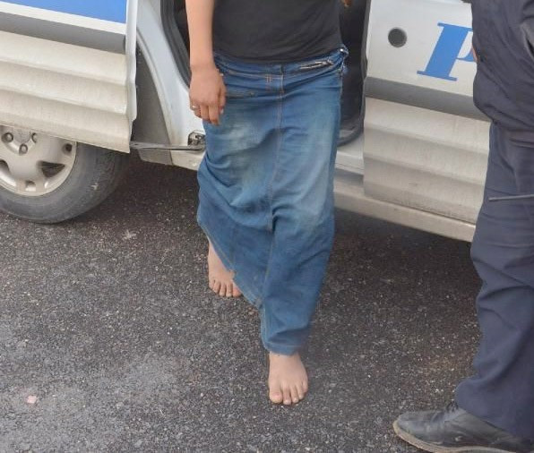 Çıplak ayakla 10 kilometre yürüyüp polise sığındı  - Resim: 4