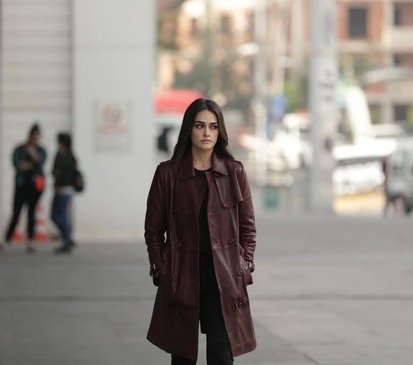 Show TV Ramo yıldızı Esra Bilgiç oyunculuğu bırakıyor mu avukatlığa hazırlanıyor - Resim: 3