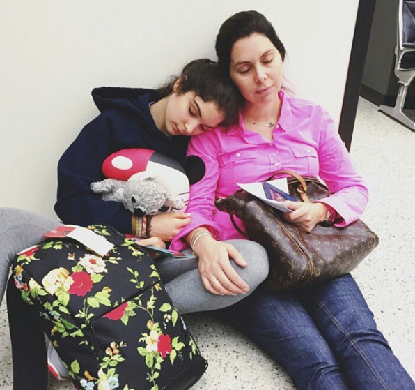 Bergüzar Korel'den temizlikçi ablası Zeynep Korel'e büyük şok! Tepkiler gecikmedi - Resim: 4