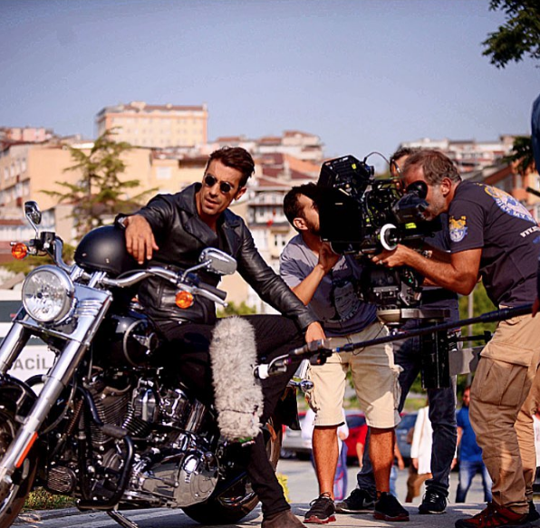 Siyah Beyaz Aşk İbrahim Çelikkol'un eşine bakın Fahriye Evcen'in kopyası - Resim: 2