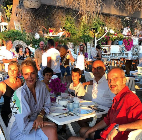 Ünlü televizyoncunun eski eşi Gül Gölge şarkıcı Mehmet Erdem'le aşk yaşıyor - Resim: 1