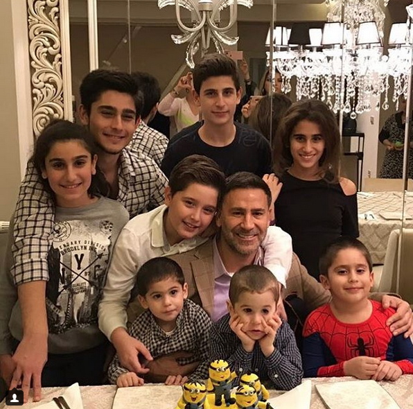 İzzet Yıldızhan çocukları 9 yaptı! Herkes eşini merak ediyor - Resim: 2