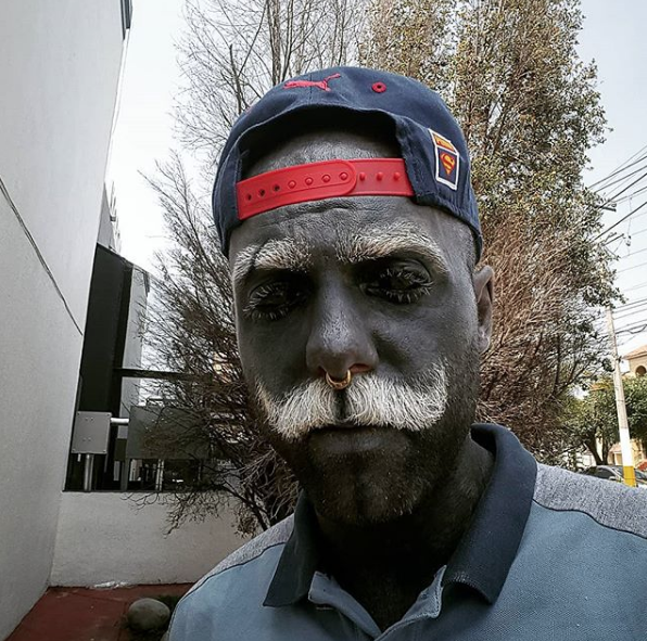 Güzel durmuyor diye cinsel organını ve göğüs uçlarını aldırdı  - Resim: 1