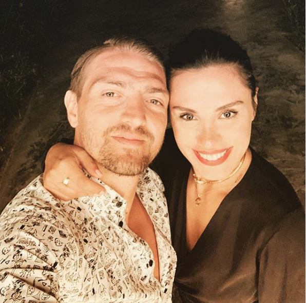 Şükran Ovalı fazla kilolarını geri verdi cesur mayolu pozlarıyla herkesi şaşırttı - Resim: 1