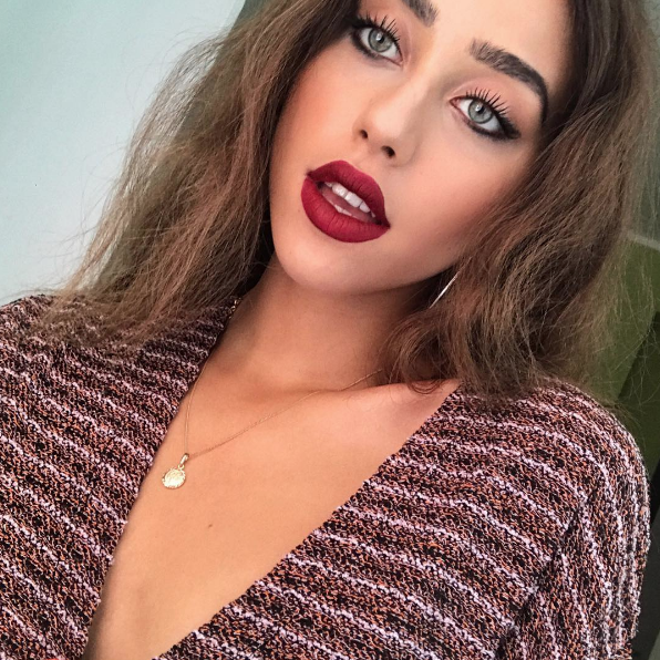 Hamdi Alkan'ın 19 yaşındaki kız Zeynep Alkan estetik harikası çıktı - Resim: 2