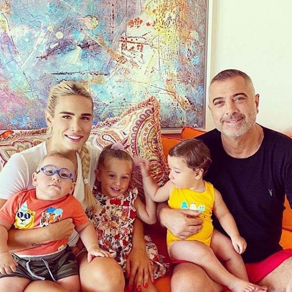 Erdal Acar'ın eşi Kardelen Acar 9 hizmetliyle tatile çıktı! Görgüsüz paylaşım olay - Resim: 1