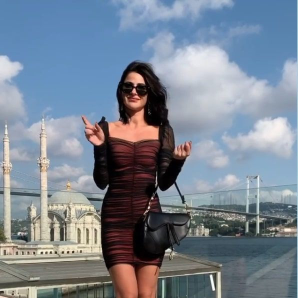 FOX TV Yasak Elma'nın Şahika'sı Nesrin Cavadzade çıplak fotoğrafların sergisinde ısrarcı - Resim: 1