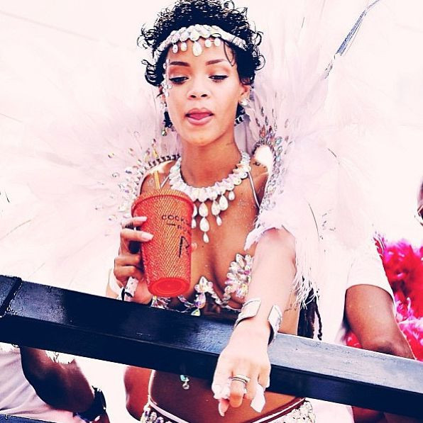 Rihanna Rio'dakileri aratmadı - Resim: 2