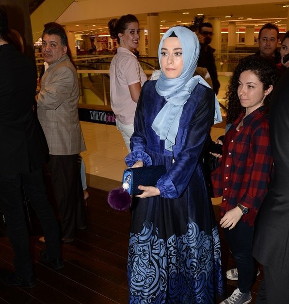 Ünlü oyuncu tesettüre girdi sosyal medyada olay oldu! - Resim: 4