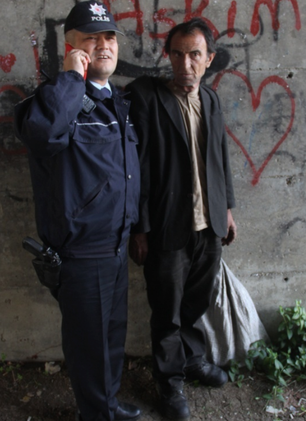 Polis durdurup çevirdi çuvaldan çıkanlar şaşırttı!  - Resim: 1