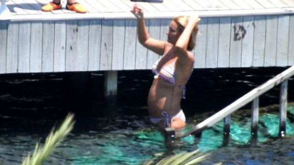 Pınar Altuğ ormanlık alanda farkına vardı! Ağaçların arkasında saklananları ifşa etti - Resim: 4