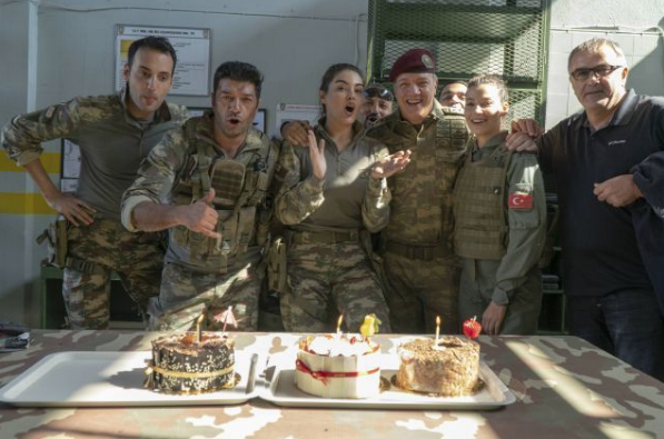 Savaşçı setinde Murat Serezli'ye büyük sürpriz yarım asırı devirdi - Resim: 3