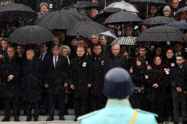 Kemal Kılıçdaroğlu, Devlet Bahçeli ve Meral Akşener eski vekilin cenaze törenindeydi - Resim: 1