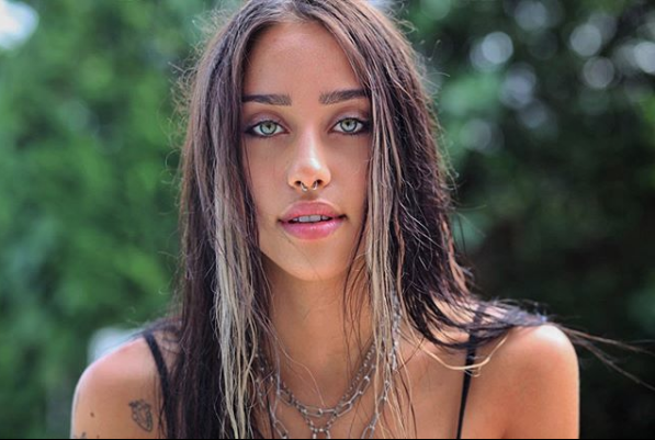 Hamdi Alkan'ın kızı Zeynep Alkan sosyal medyayı ikiye böldü! Karavan pozu olay oldu - Resim: 1