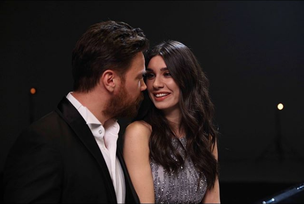 Sinan Akçıl'ın eşi Burcu Kıratlı bikinili halini paylaştı! Akçıl'ın yorumu bakın ne oldu - Resim: 1