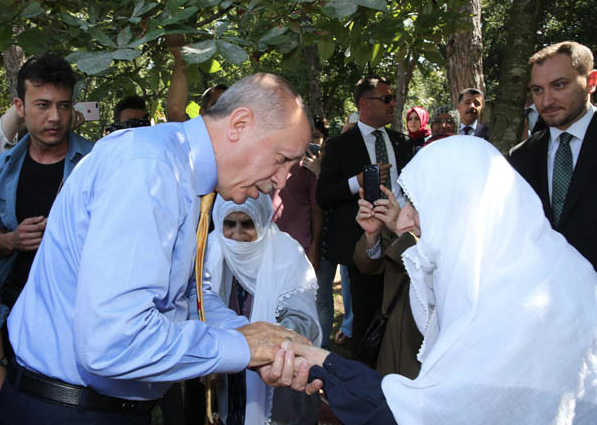 Erdoğan'dan iki yaşlı kadına sürpriz! Gönülleri fethetti - Resim: 3
