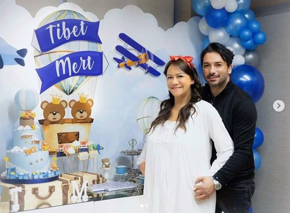 Ezgi Sertel ve eşi Ozan Çobanoğlu ikizlerini paylaştı gelen yorumlar isyan ettirdi - Resim: 1