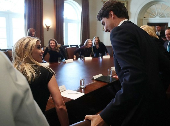 Ivanka Trump'tan sonra şimdi de Merkel bakışlar yine olay! - Resim: 3