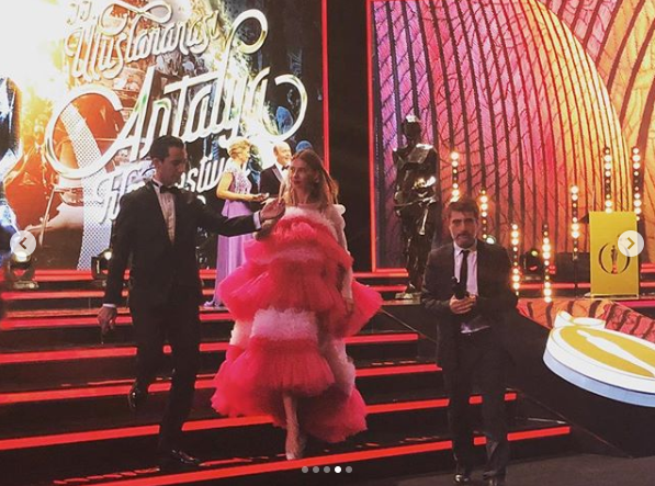 Tuba Ünsal kıyafetiyle olay oldu! Takipçileri dalga geçti bakın neye benzetildi - Resim: 2