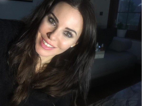 Defne Samyeli'nin son pozuna bakın gençlere taş çıkartıyor - Resim: 4