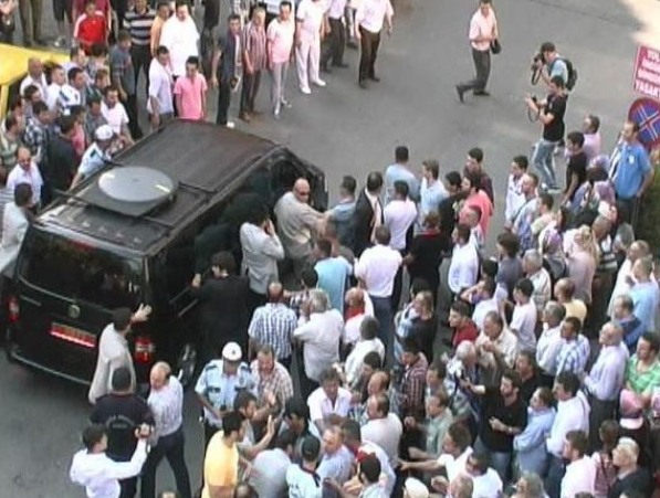 Bakan Şahin'in zor anları - Resim: 2