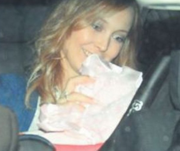 Tatlıses'in Elif'i anne kucağında görüntülendi - Resim: 2