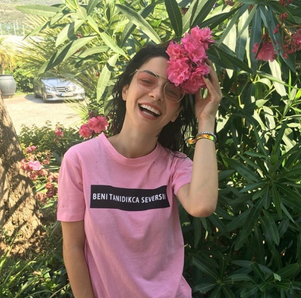 Merve Boluğur'un yeni imajına bakın yıllardır bu saçı kullanıyordu - Resim: 3