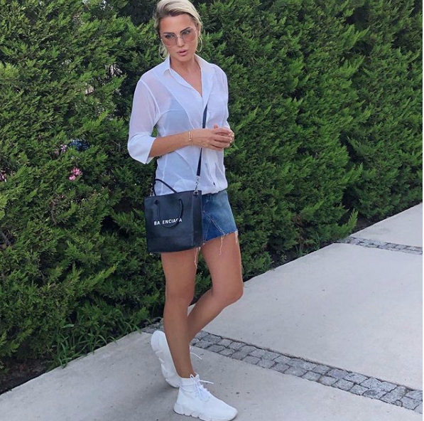 Söylemezsem Olmaz araya girdi! Ece Erken'in tatil pozları sosyal medyayı salladı - Resim: 4