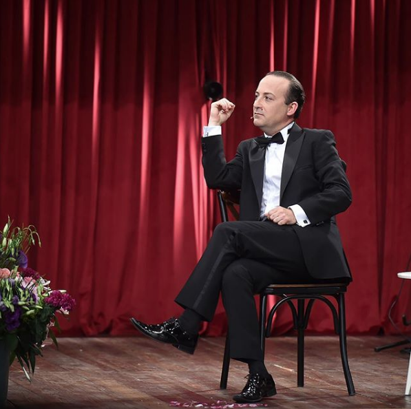 Tolga Çevik seyirciyi sahneden kovdu sebebini öğrenen Cem Yılmaz'dan vurdu - Resim: 3