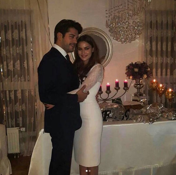 Fahriye Evcen'in göbeğine bakın! Neler oluyor? - Resim: 3