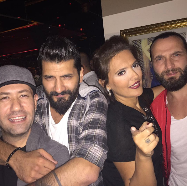 Demet Akalın ve Berkay Şahin'in eşi Özlem Ada Şahin birbirine girdi kol saati kavgası - Resim: 4