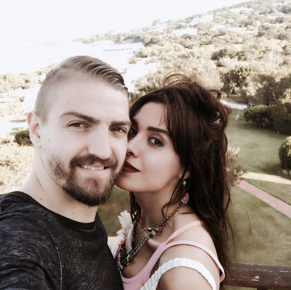 Caner Erkin Şükran Ovalı'ya öyle bir hediye verdi ki fiyatı dudak uçuklatacak! - Resim: 1