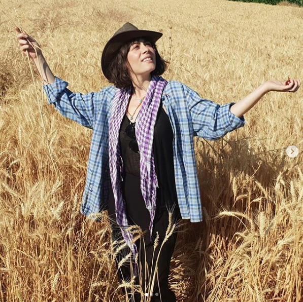 Demet Evgar'ın yeni tarzı olay oldu! Sosyal medyayı ikiye böldü! - Resim: 4