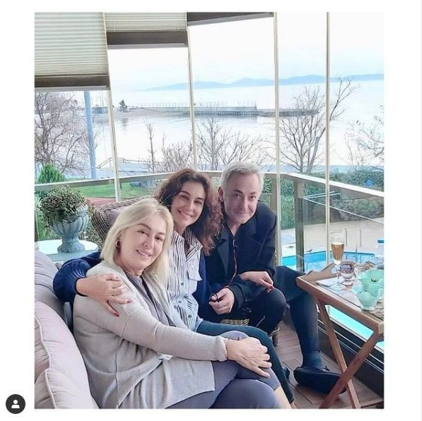 Rahmetli Tarık Ünlüoğlu'nun hatırasını eşi yaşatacak Arzum Onan eleştirileri cevapladı - Resim: 1