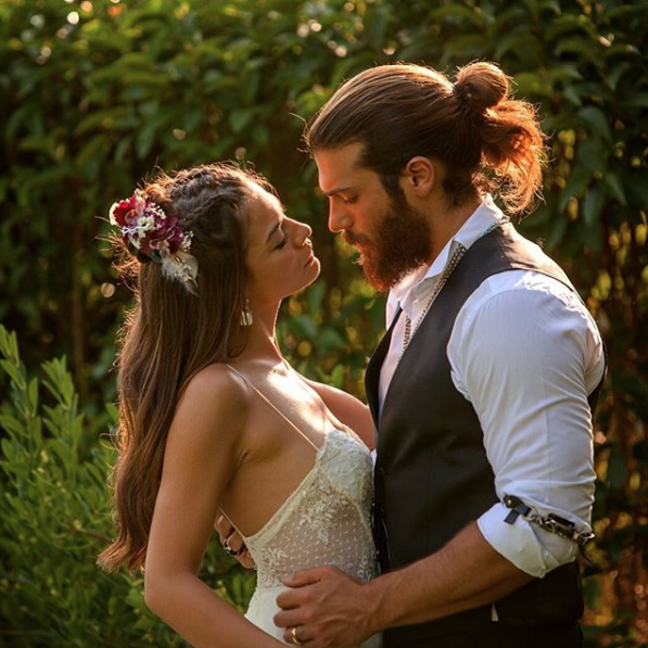 Demet Özdemir ve Can Yaman'ın birlikte tatilini o ayrıntı ortaya çıkardı! Ayrıldılar deniyordu - Resim: 1