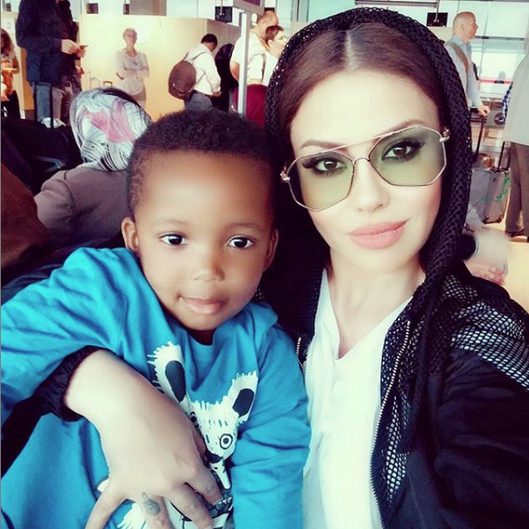 40 yaşındaki halini görenler tanıyamadı şarkıcı Lara yıllar sonra ekrana çıktı! - Resim: 4