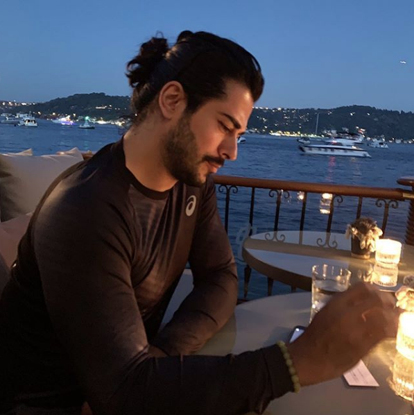 Burak Özçivit hastane katı kapattırmıştı! Tatil için Fahriye ve Burak çifti 'yok artık' dedirtti - Resim: 3