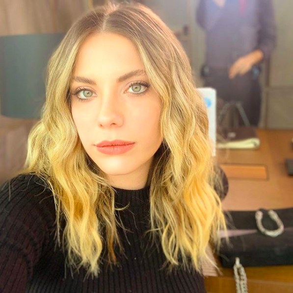 Yasak Elma'daki Yıldız Eda Ece duyurdu!  Apar topar yayından kaldırıldı - Resim: 1