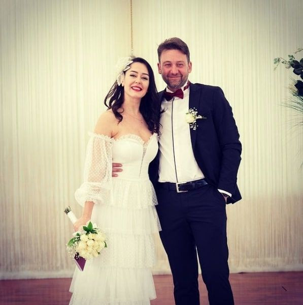 Eşkıya Dünyaya Hükümdar Olmaz Gözde Okur evlendi nikah şahidi bakın kim - Resim: 2