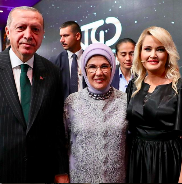Işıl Açıkkar kimdir aslen nereli Erdoğan'a ne sordu kriz çıktı! - Resim: 2