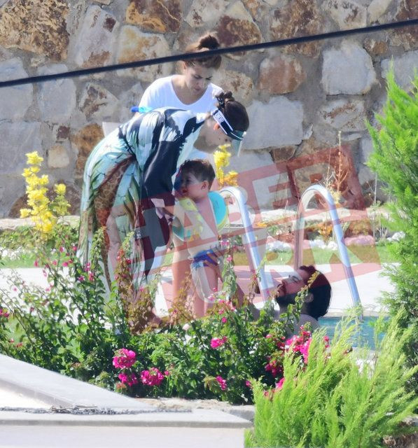 Fahriye Evcen ve Burak Özçivit Karan bebek ile beraber tatilde böyle görüntülendi! - Resim: 3