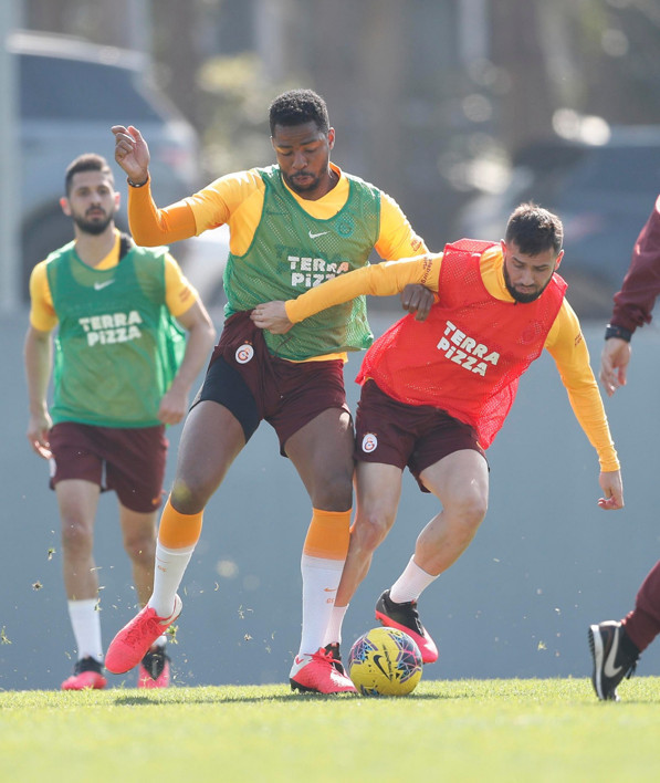 Galatasaray taraftarına Onyekuru'dan sevindirici haber - Resim: 1